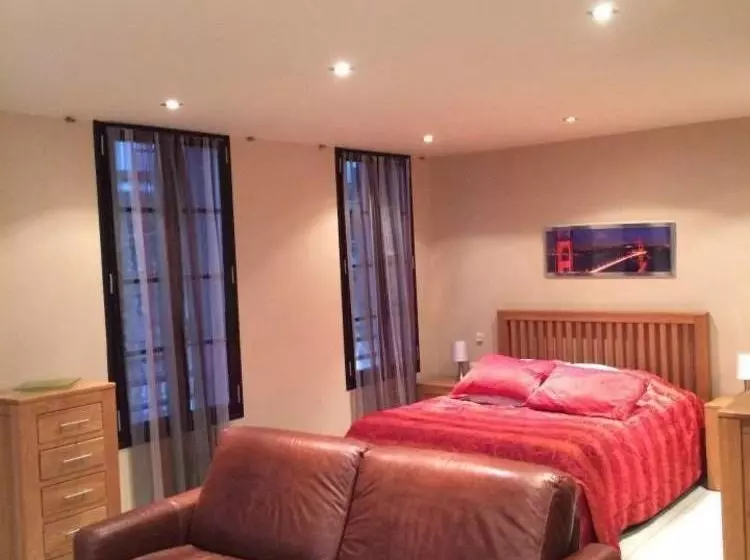 Suites Coronell d'En Vila