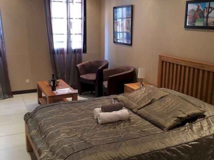 Suites Coronell d'En Vila