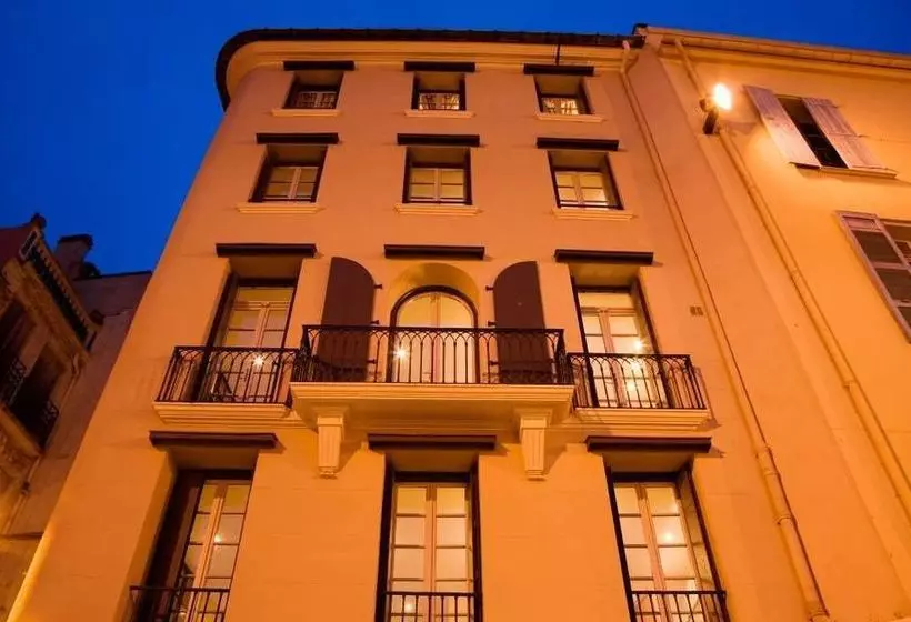 Suites Coronell d'En Vila