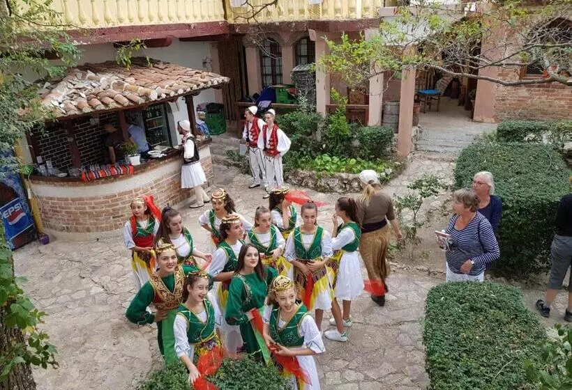 تختخواب و صبحانه Rooms Merlika  Inside The Castle