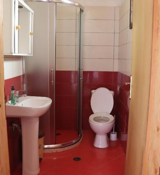 تختخواب و صبحانه Rooms Merlika  Inside The Castle