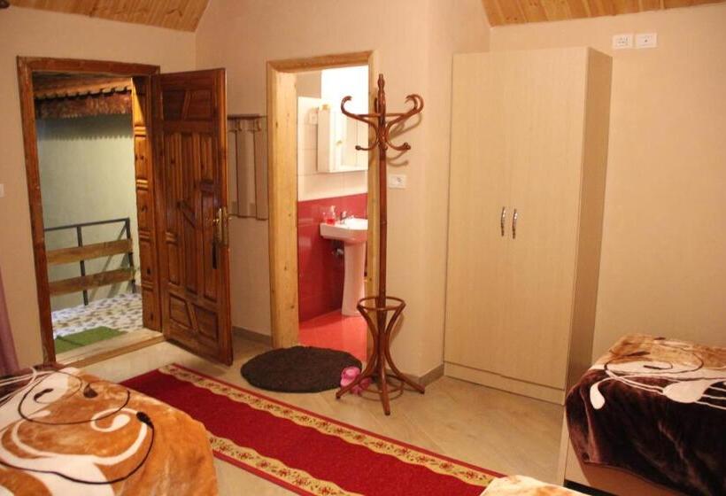 تختخواب و صبحانه Rooms Merlika  Inside The Castle