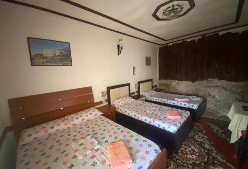 تختخواب و صبحانه Rooms Merlika  Inside The Castle