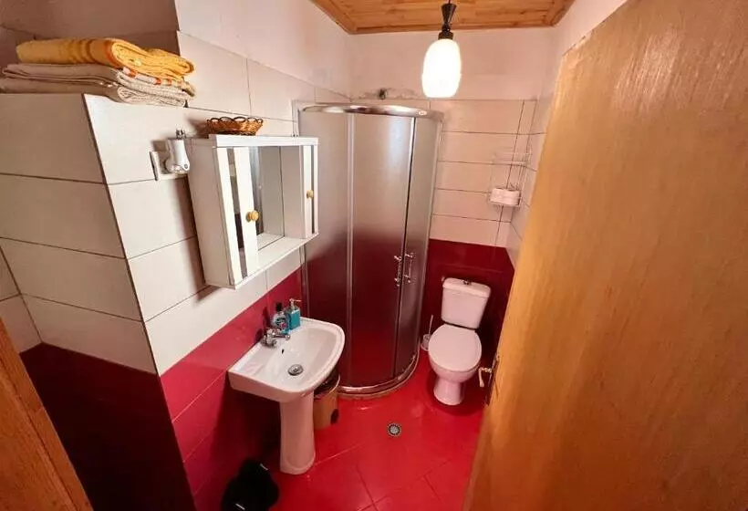 تختخواب و صبحانه Rooms Merlika  Inside The Castle