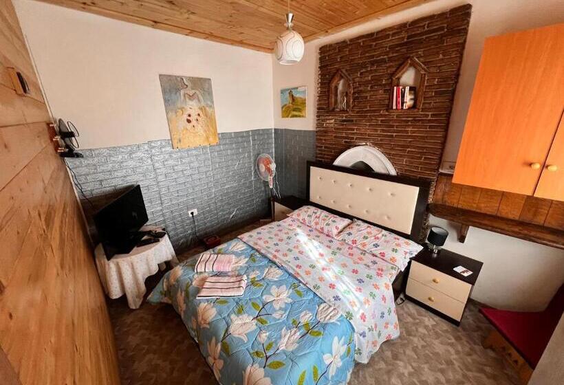 تختخواب و صبحانه Rooms Merlika  Inside The Castle