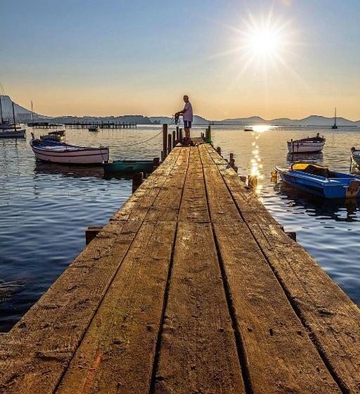 Bed and Breakfast Villa Chateau Les Terrasses, Tamaris, Vues Mer Exceptionnelles Au Calme, Mer Et Plage à 2mn à Pied