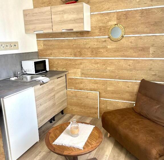 Bed and Breakfast Villa Chateau Les Terrasses, Tamaris, Vues Mer Exceptionnelles Au Calme, Mer Et Plage à 2mn à Pied