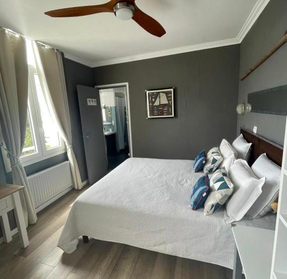 Bed and Breakfast Villa Chateau Les Terrasses, Tamaris, Vues Mer Exceptionnelles Au Calme, Mer Et Plage à 2mn à Pied