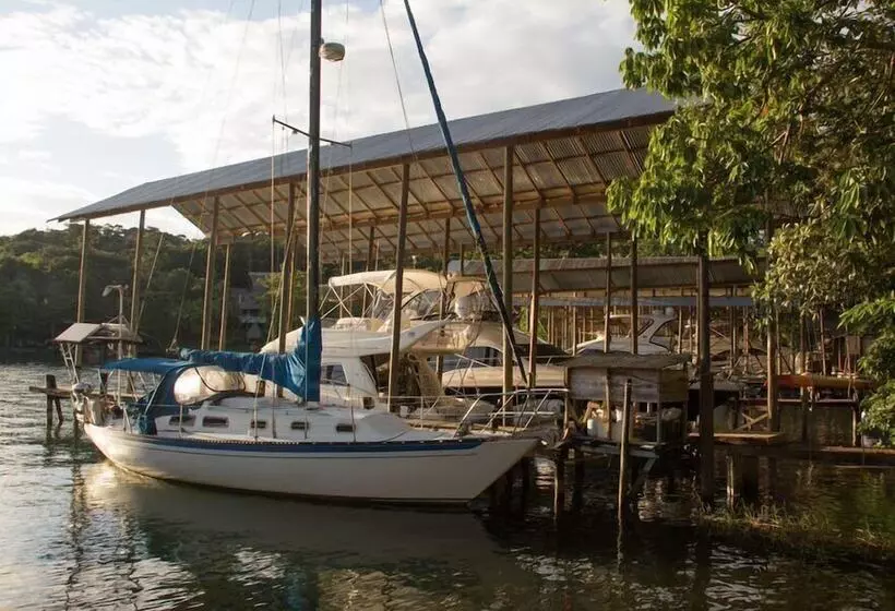هتل Catamaran