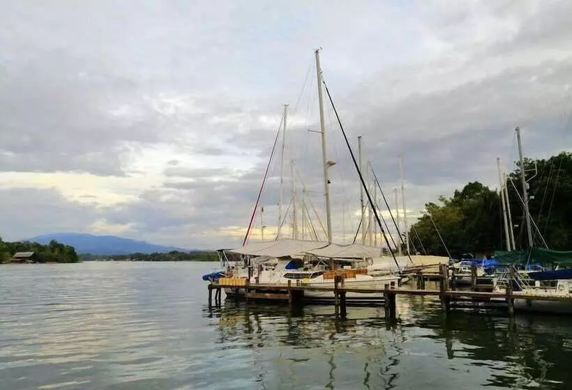 هتل Catamaran