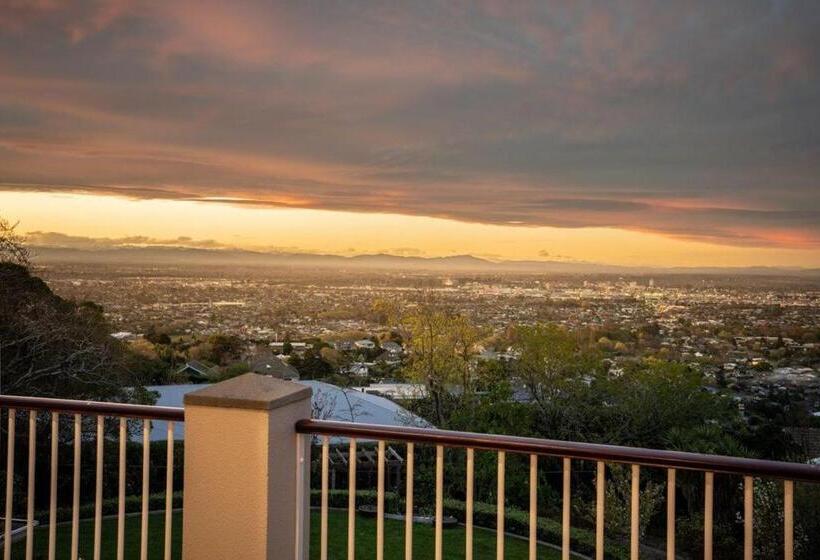 Отель Hackthorne Gardens Luxury Accommodation