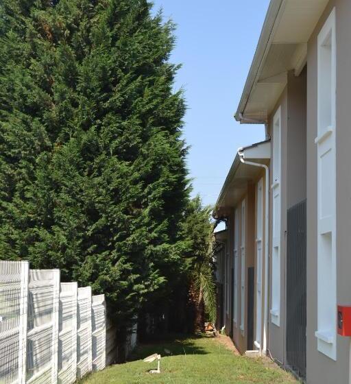 Отель Hôtel Formules Club 2