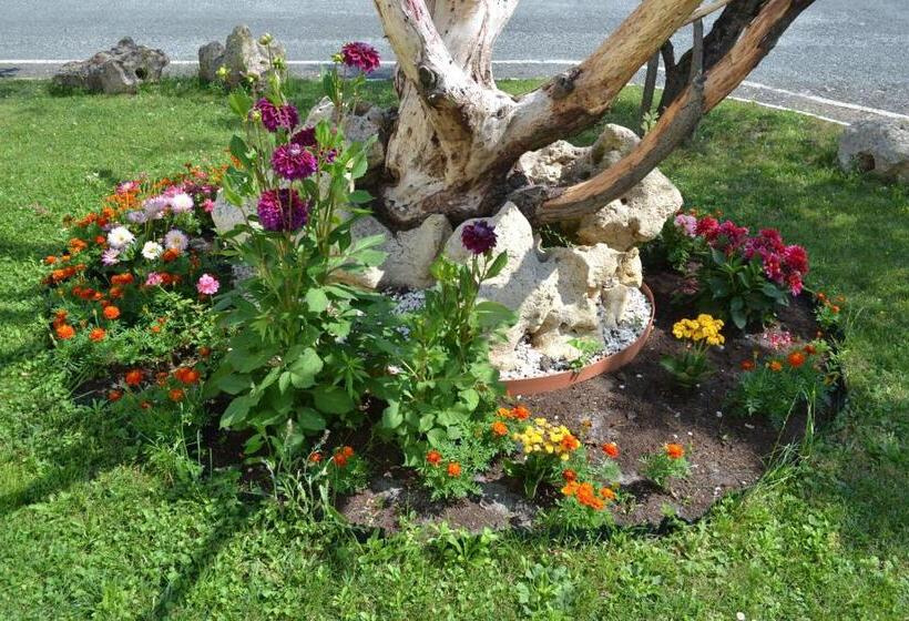 Отель Hôtel Formules Club 2