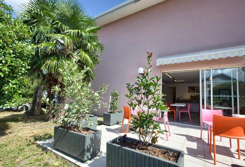 Отель Hôtel Formules Club 2