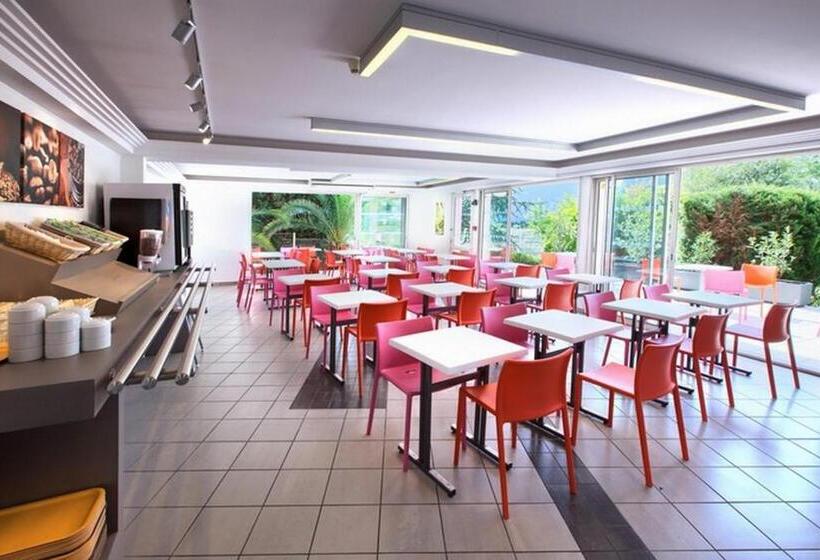 Отель Hôtel Formules Club 2