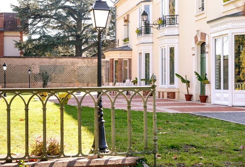 בית מלון כפרי La Tour De Ciron