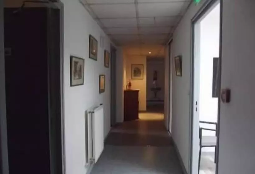 ホテル Hôtel Restaurant Le Hauteville