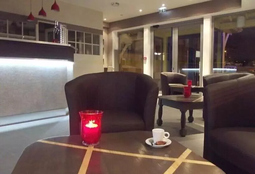 ホテル Hôtel Restaurant Le Hauteville