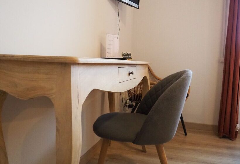 ホテル Logis Hôtel Vannes Nord Le Clos Des Hortensias