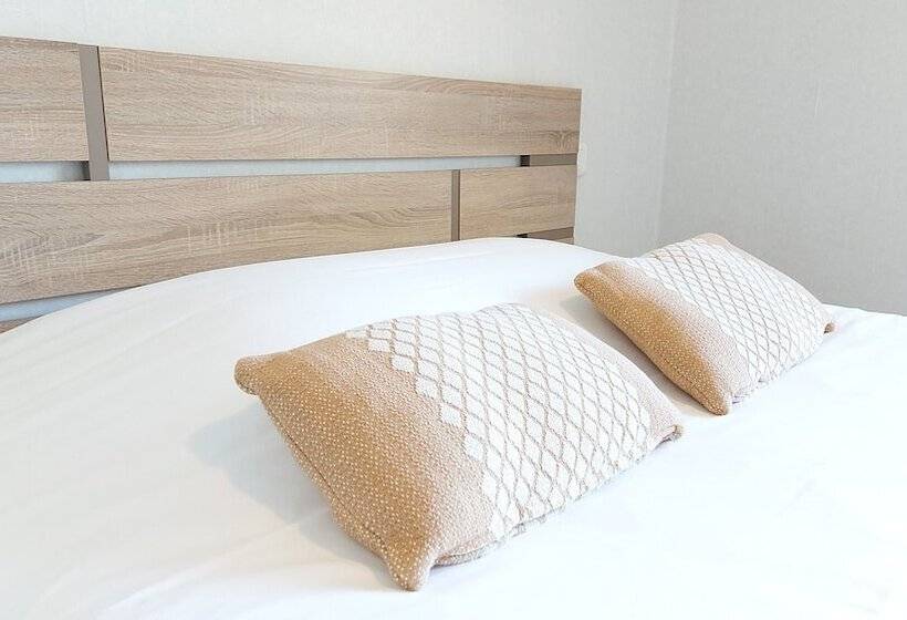 ホテル Logis Hôtel Vannes Nord Le Clos Des Hortensias