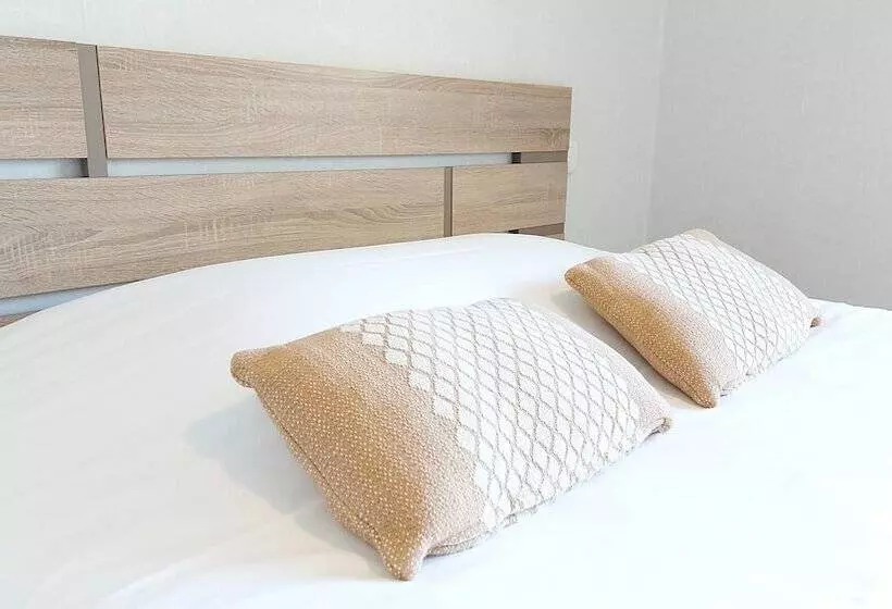 ホテル Logis Hôtel Vannes Nord Le Clos Des Hortensias