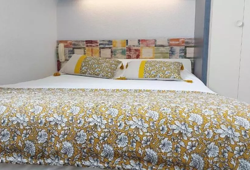 ホテル Logis Hôtel Vannes Nord Le Clos Des Hortensias