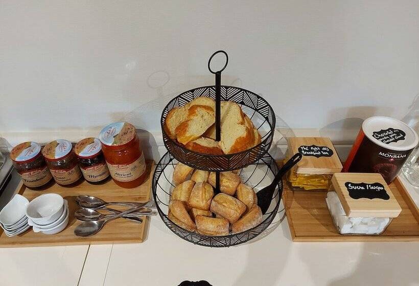 ホテル Logis Hôtel Vannes Nord Le Clos Des Hortensias