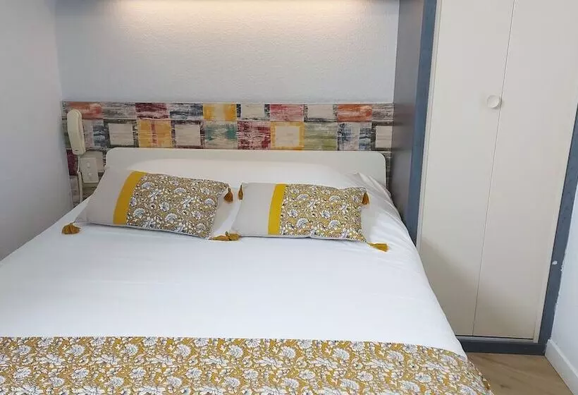 ホテル Logis Hôtel Vannes Nord Le Clos Des Hortensias