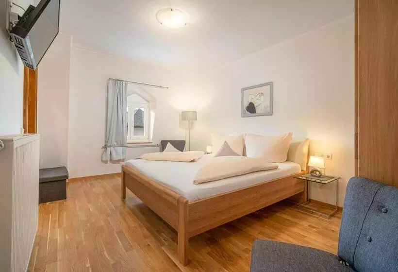 ホテル Weingut  Moselloreley