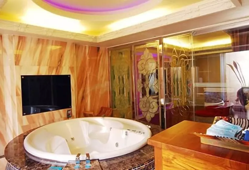 Mucha Motel