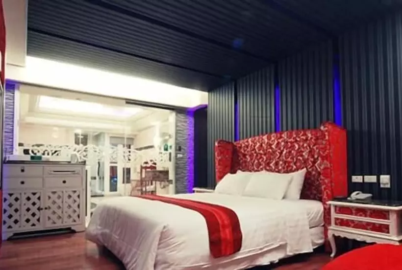 Mucha Motel