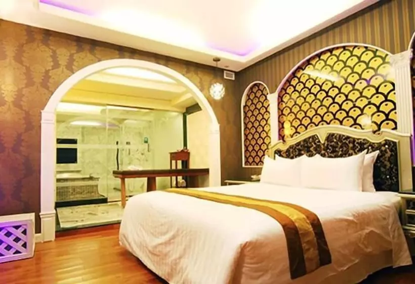 Mucha Motel