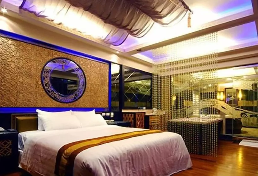Mucha Motel