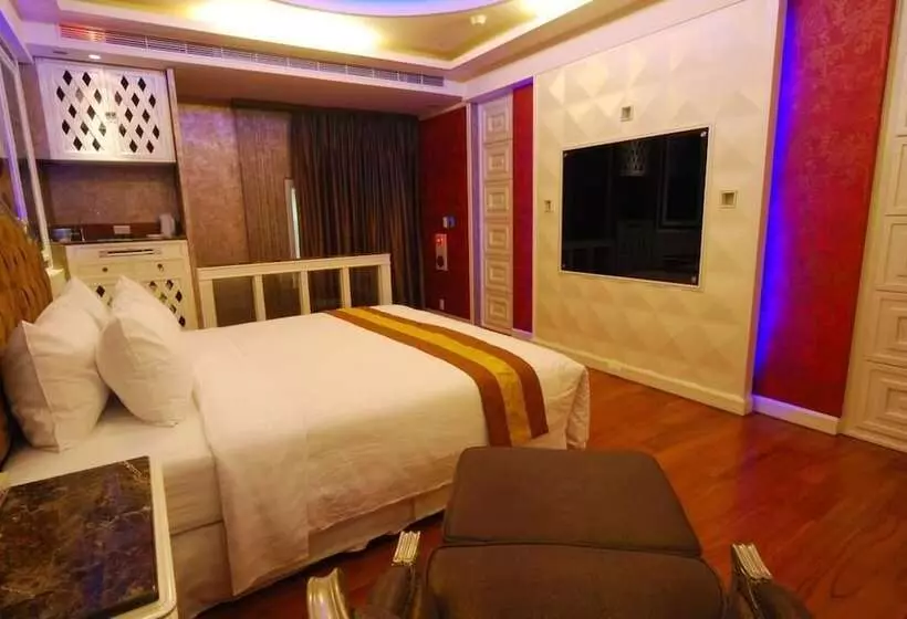 Mucha Motel