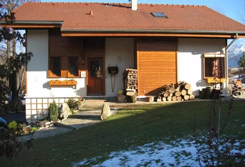 Aamiaismajoitus (B&B) Chambre D Hôtes Les Crets