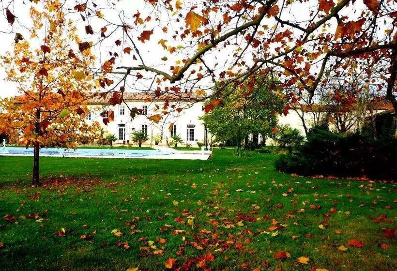 تختخواب و صبحانه Domaine Du Papillon