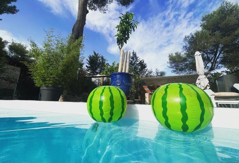 تختخواب و صبحانه Inn 4 Bears