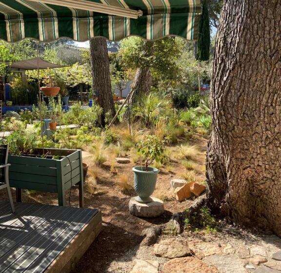 تختخواب و صبحانه Inn 4 Bears