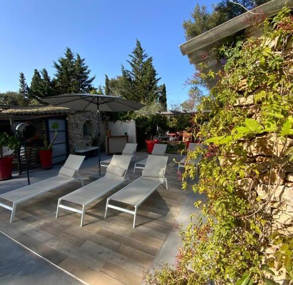 تختخواب و صبحانه Inn 4 Bears