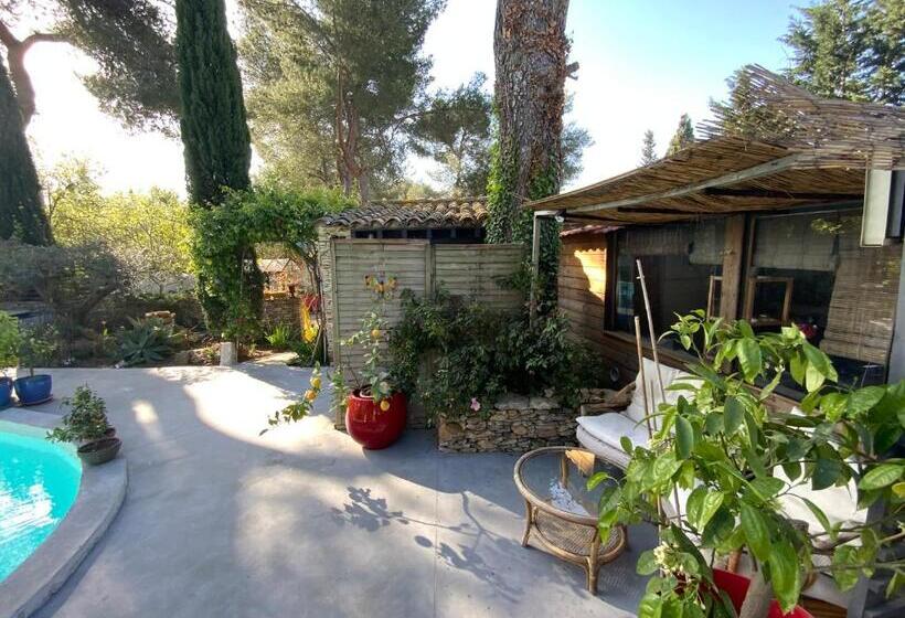 تختخواب و صبحانه Inn 4 Bears