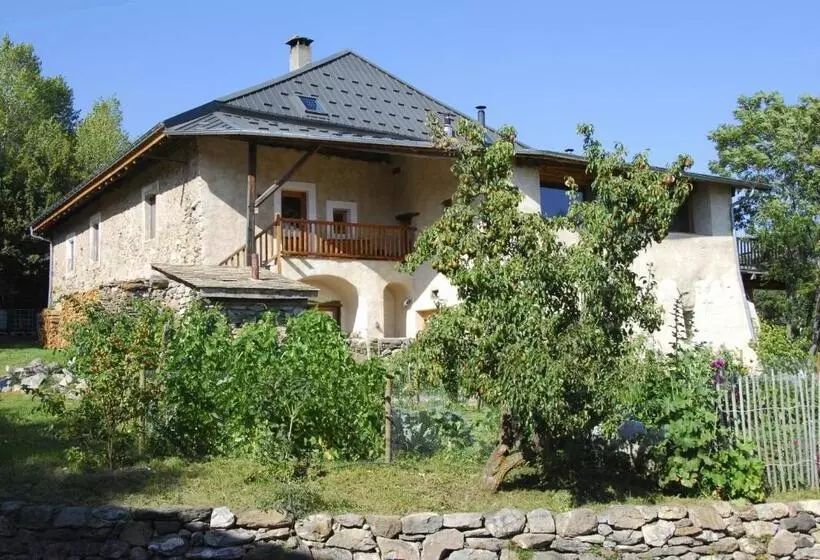 تختخواب و صبحانه La Ferme De Beauté