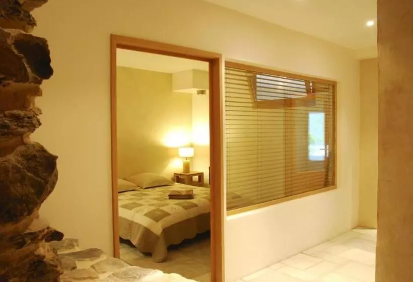 تختخواب و صبحانه La Ferme De Beauté
