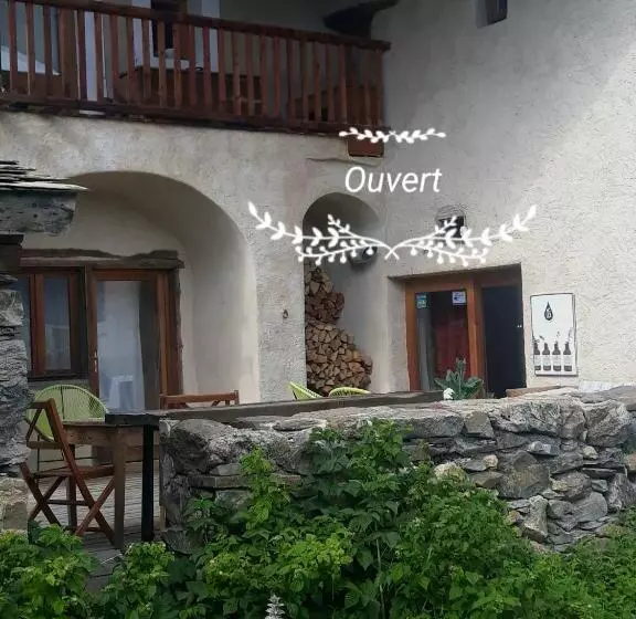تختخواب و صبحانه La Ferme De Beauté