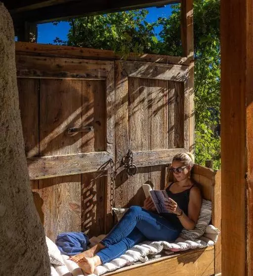 تختخواب و صبحانه La Ferme De Beauté