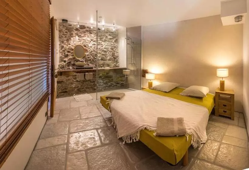 تختخواب و صبحانه La Ferme De Beauté