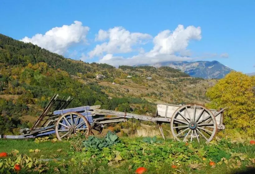 تختخواب و صبحانه La Ferme De Beauté