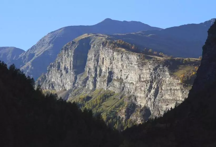 تختخواب و صبحانه La Ferme De Beauté