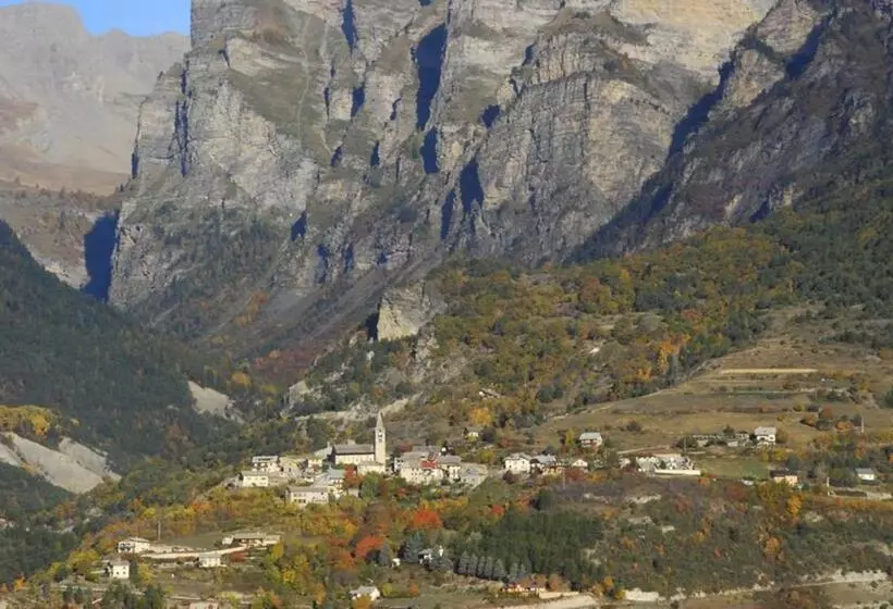 تختخواب و صبحانه La Ferme De Beauté