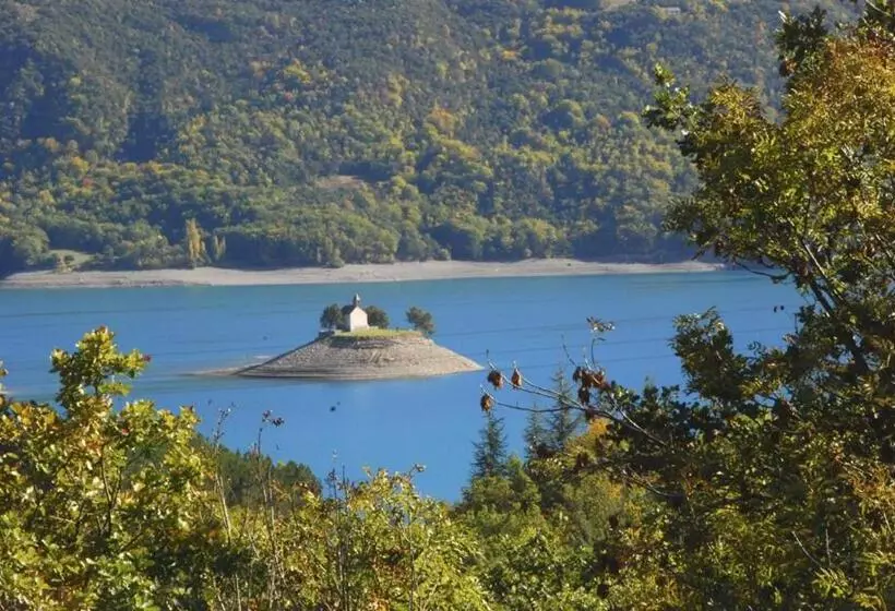 تختخواب و صبحانه La Ferme De Beauté