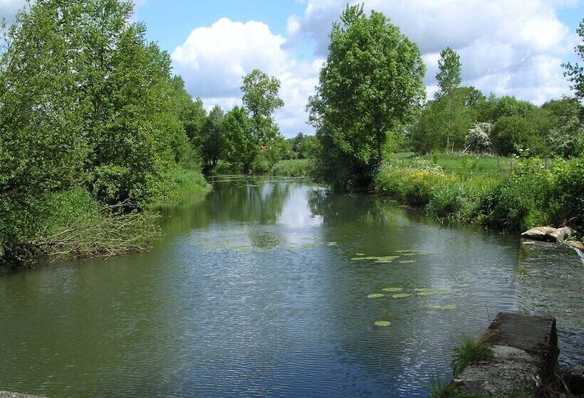 ベッドアンドブレックファースト Moulin Du Fontcourt Chambre D Hôtes
